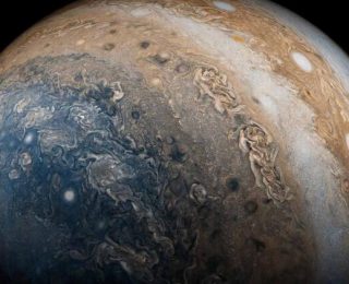 Jüpiter’in uydusu Ganymede’in kuzey kutbunun görüntüleri paylaşıldı