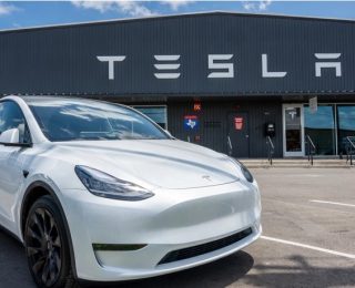 Tesla 100.000’den fazla aracını güvenlik sebebiyle geri çağırıyor!